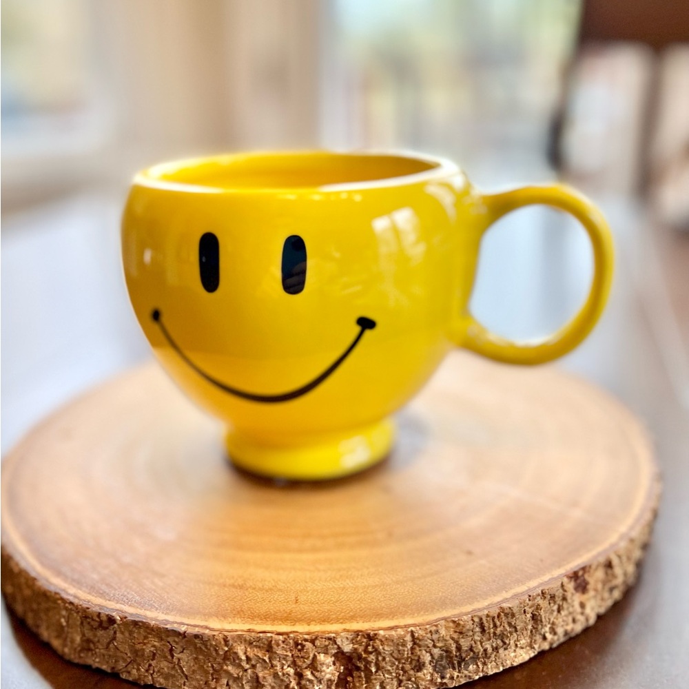Yellow Smiley Face Ceramic Mug - Large, 20oz